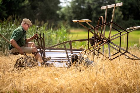 vochtmeting op ouderwetse manier met met vuilniszak en emmer|vochtmeteren wand.